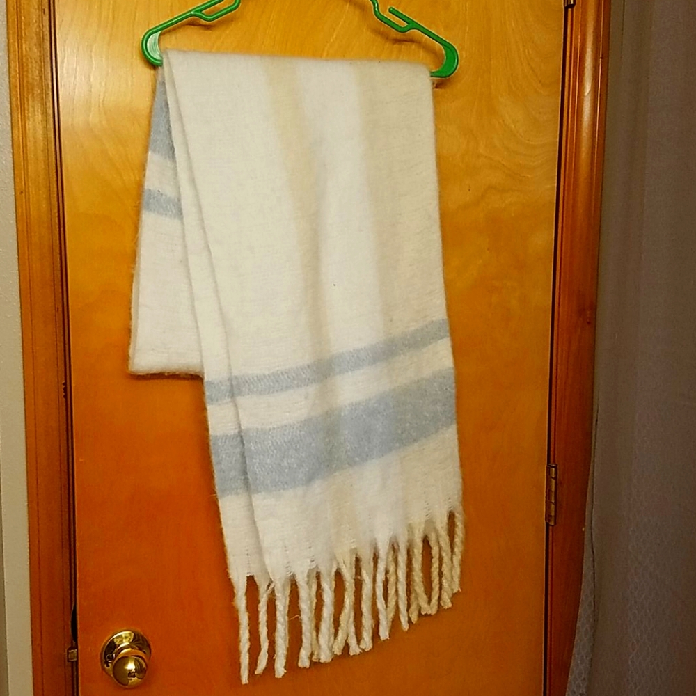 A new day, Scarf